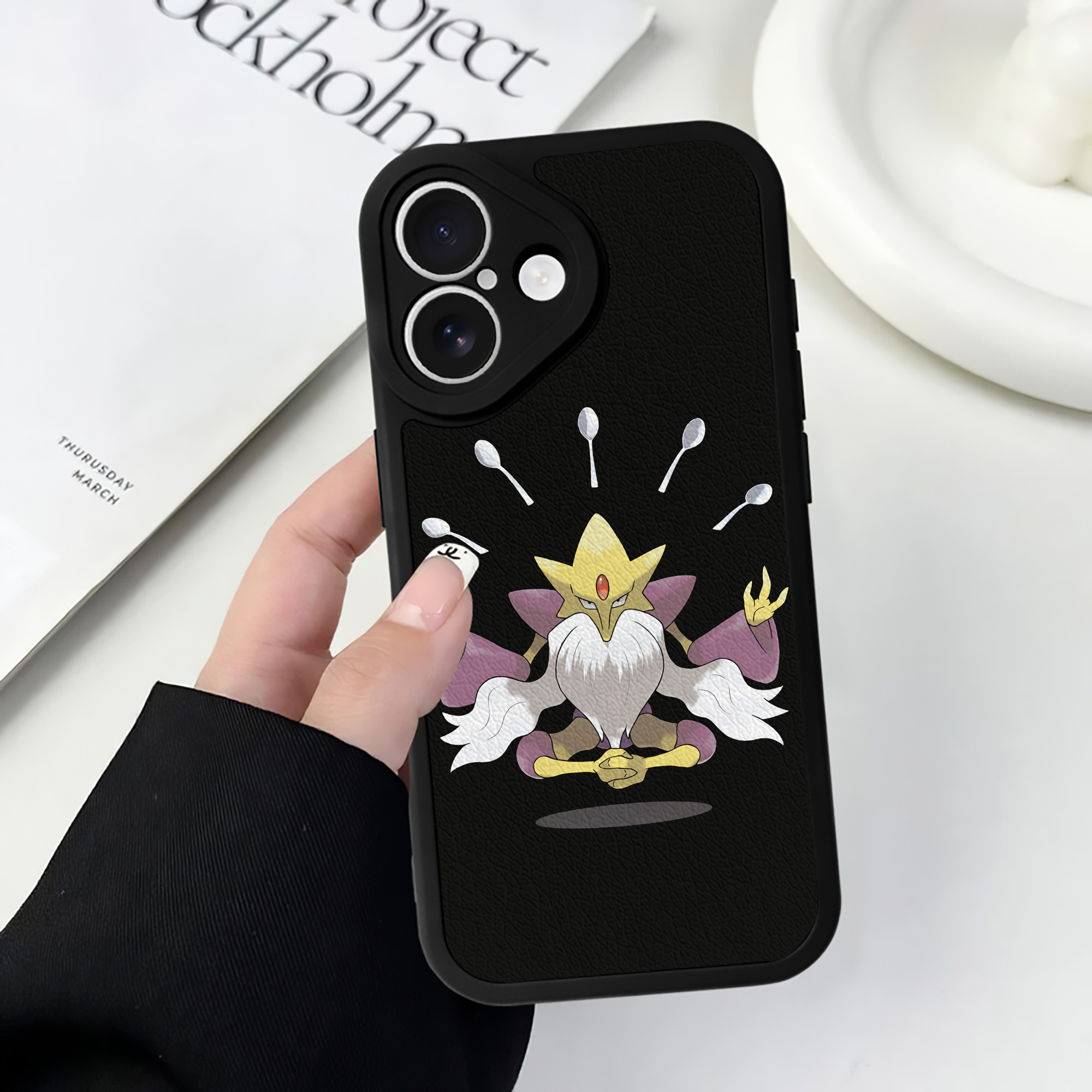 （画像用） ポケットモンスター Pokémon 【iPhone 16シリーズ対応】シリコンスマホケース（レザー調） 材質：シリコン
